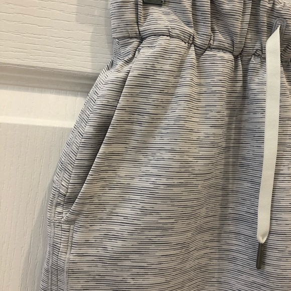 NWT Lululemon On The Fly Skirt- size 4 - Picture 6 of 6
